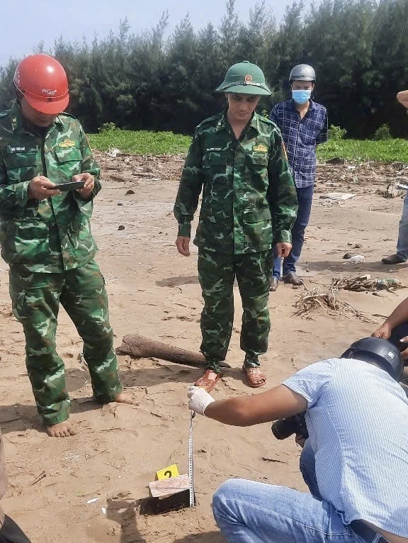 ma tuý trôi dạt vào bãi biển