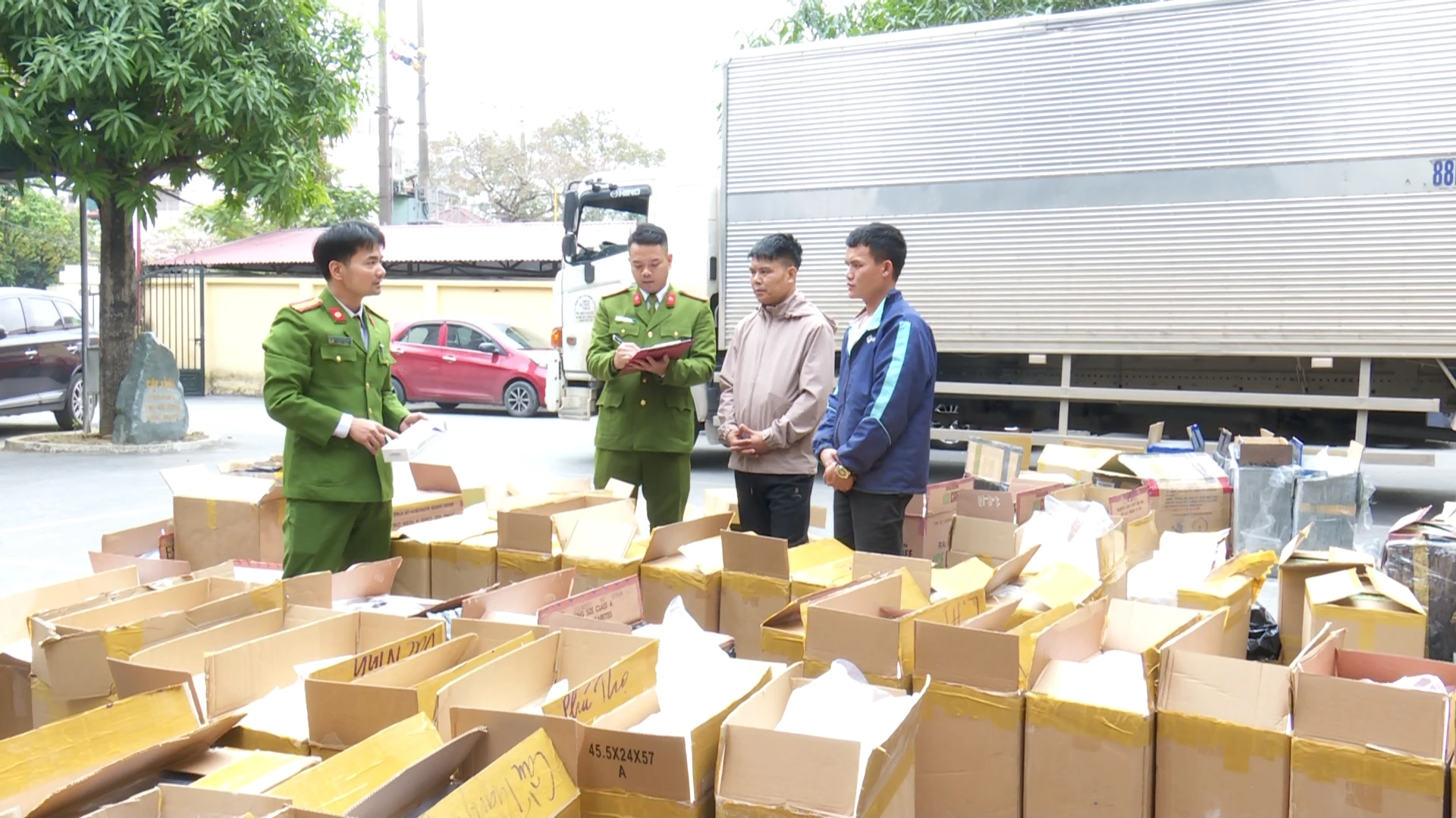 Giữ vững an ninh trật tự, phát huy sức mạnh toàn dân: Tầm nhìn và hành động của Công an tỉnh Ninh Bình năm 2025 ảnh 11