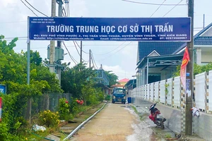 Đề nghị đình chỉ công tác Hiệu trưởng Trường THCS Thị Trấn ở Kiên Giang