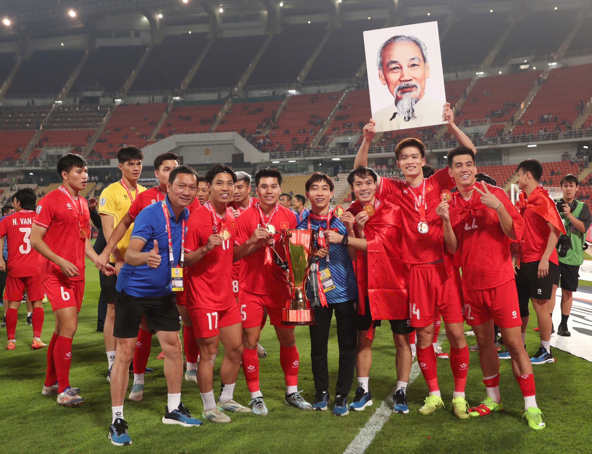 Đề xuất trao Huân chương Lao động hạng nhất cho đội tuyển Việt Nam - tân vương AFF Cup 2024- Ảnh 1.