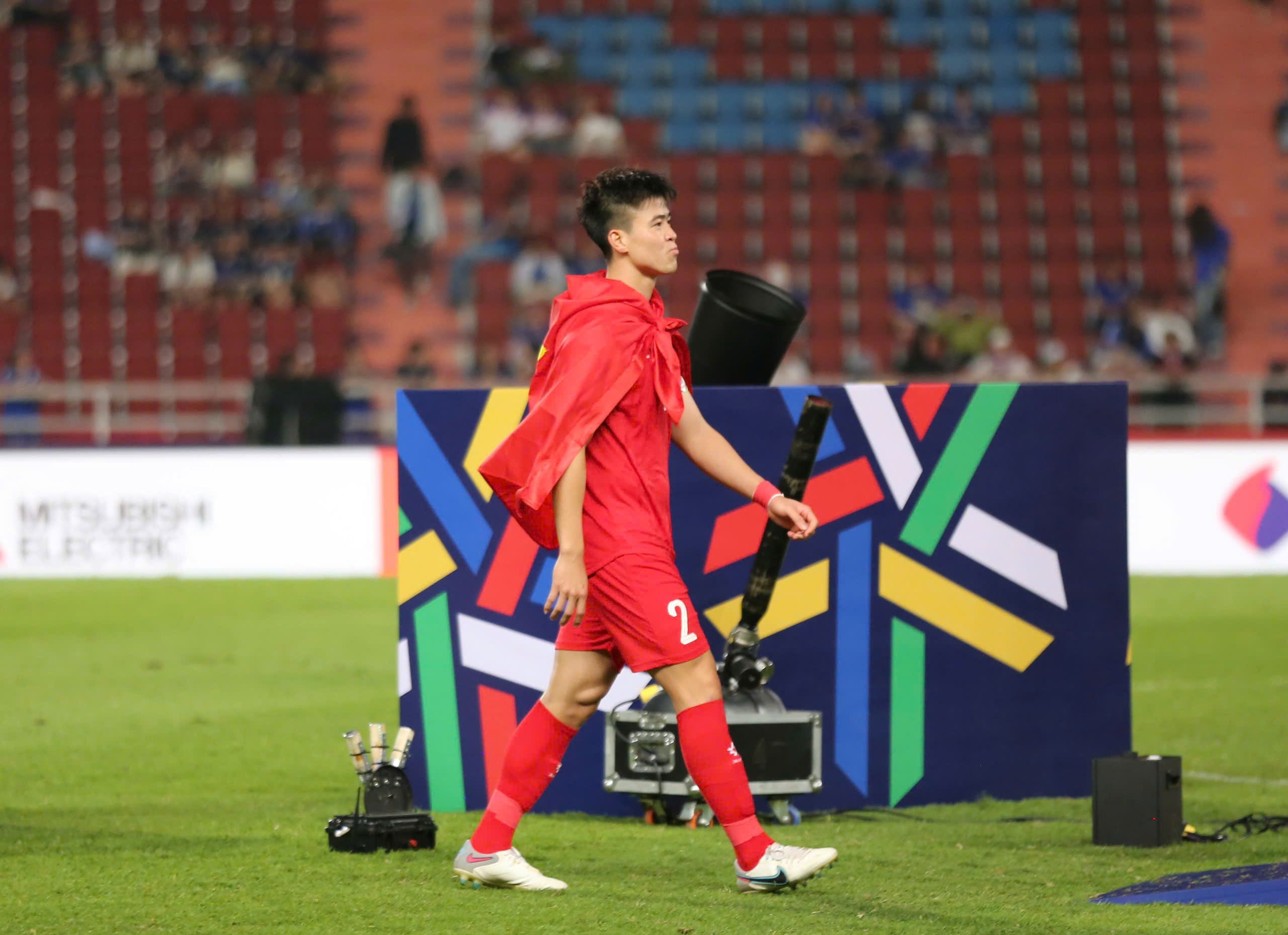 Khoảnh khắc đội tuyển Việt Nam nâng cao cúp vô địch AFF Cup 2024: Rưng rưng!- Ảnh 9.