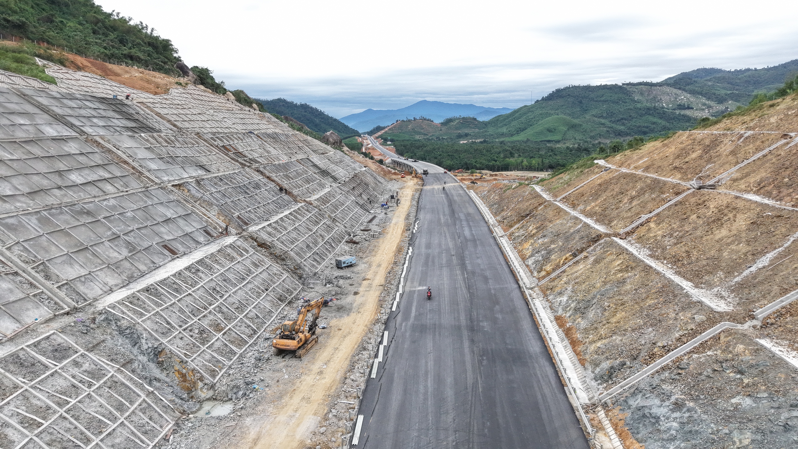 Cận cảnh cao tốc Vân Phong - Nha Trang trước ngày thông tuyến- Ảnh 13.