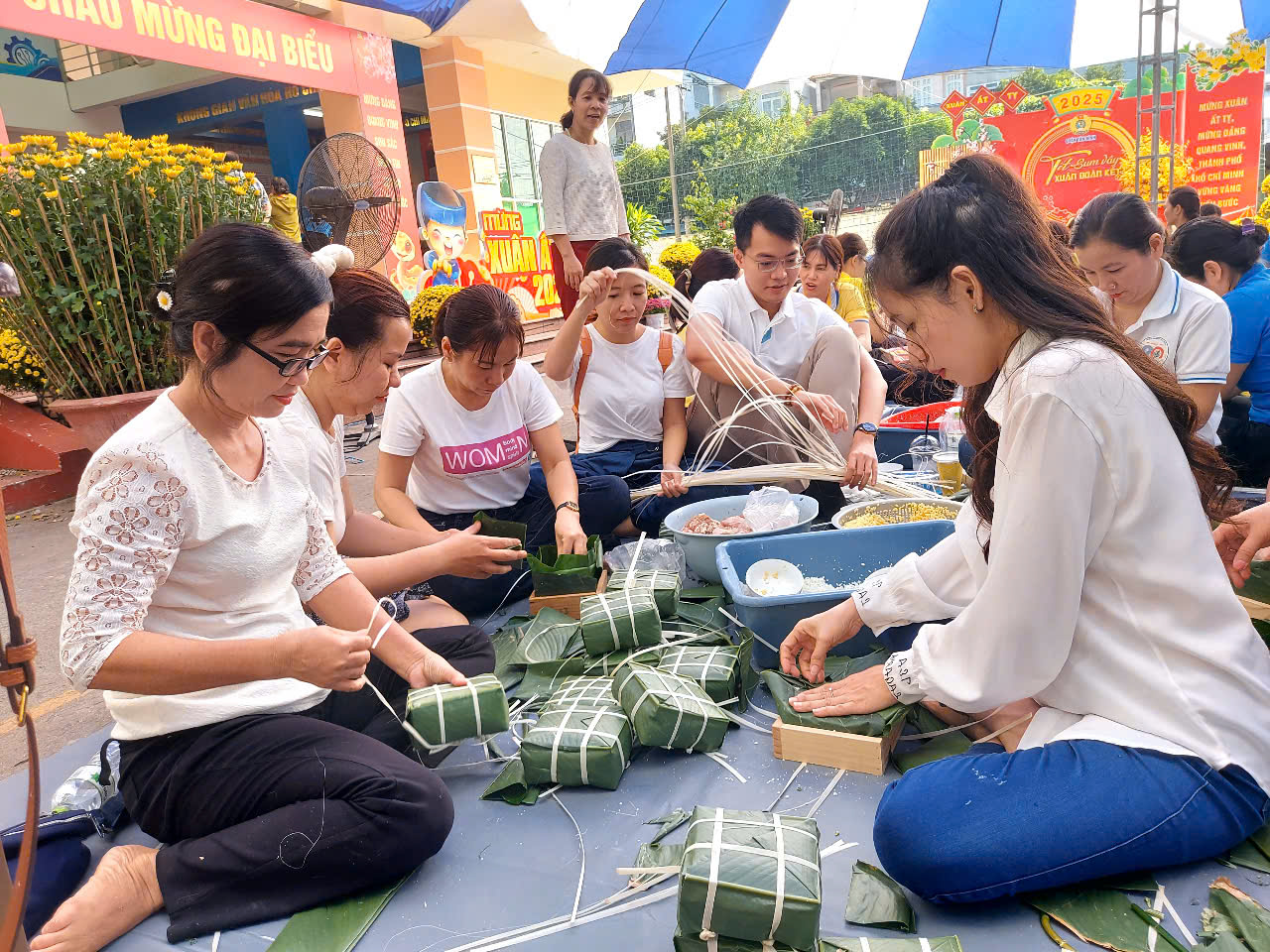 Người lao động vỡ òa khi trúng 