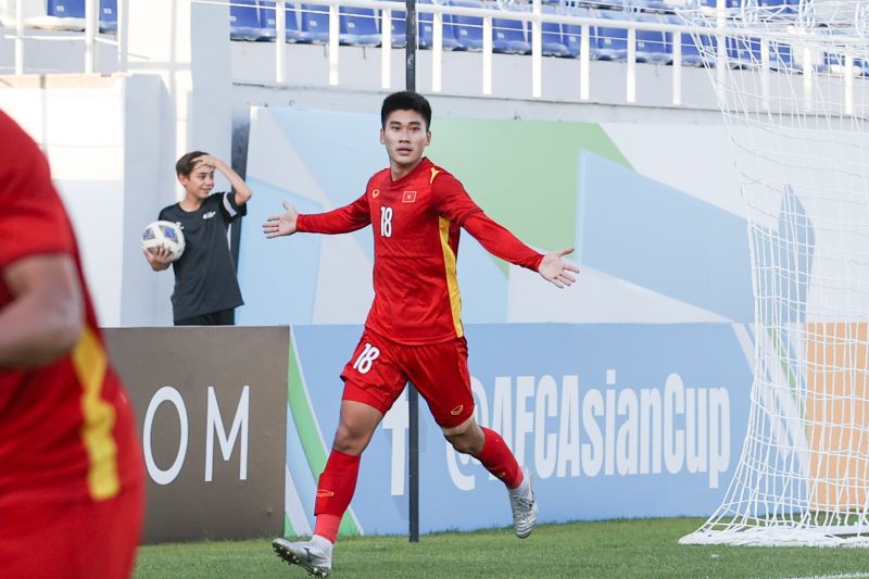 Nguyễn Xuân Son chấn thương dài hạn, HLV Kim Sang-sik trao cơ hội cho người hùng SEA Games?- Ảnh 2.