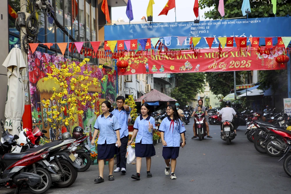 'Chiếc áo Tết' của hẻm Sài Gòn