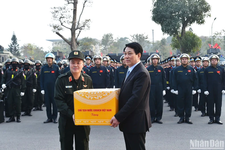 Chủ tịch nước Lương Cường thăm, chúc Tết Bộ Tư lệnh Cảnh sát cơ động ảnh 3