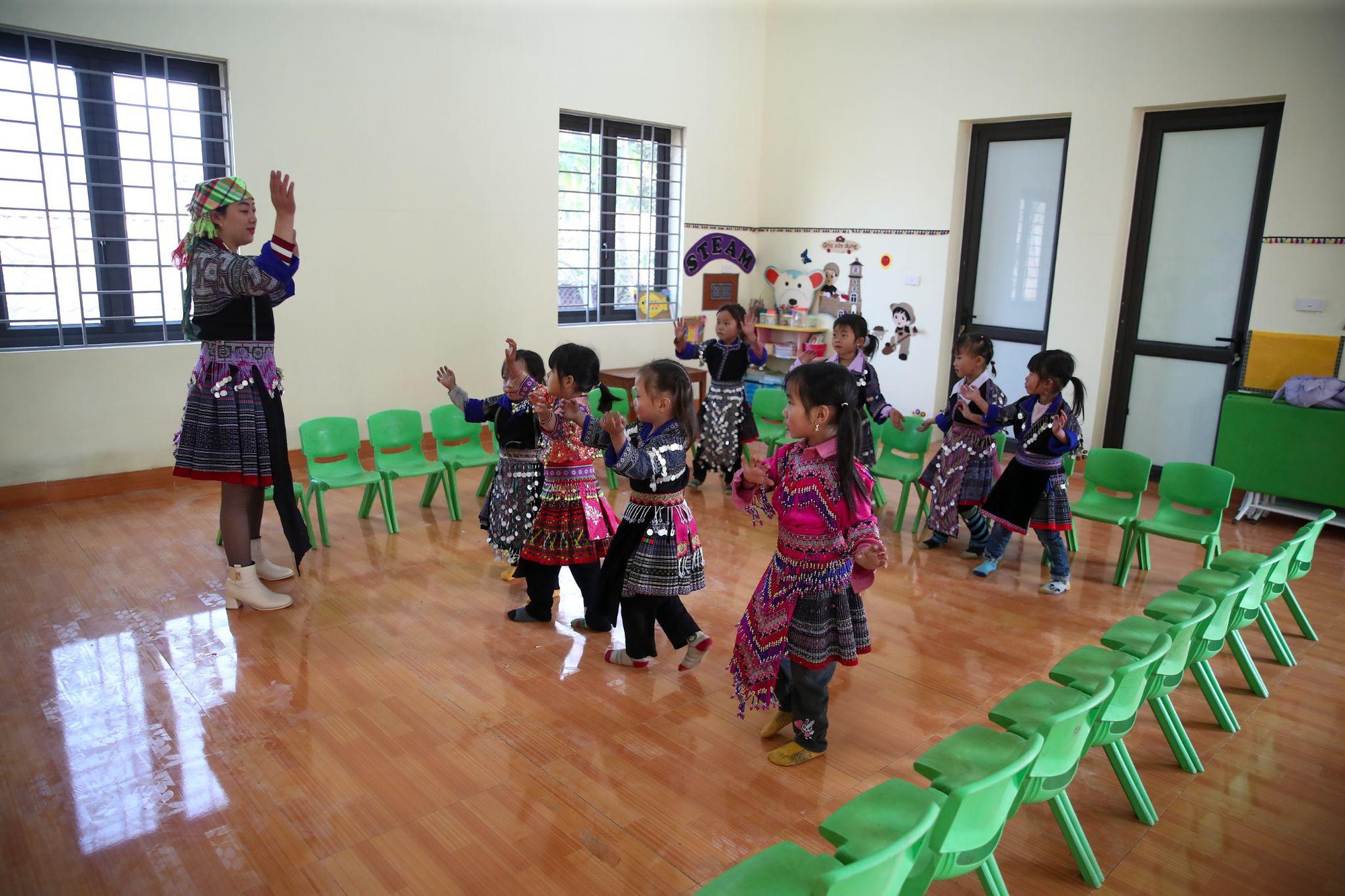 Mỗi mùa xuân mới, lại có thêm hàng trăm ước mơ nhỏ được thắp sáng: Từ những chiếc áo ấm, từ lớp học khang trang- Ảnh 7.