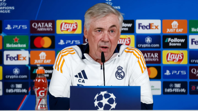 HLV Carlo Ancelotti trong buổi họp báo hôm 21/1. Ảnh: Real Madrid FC