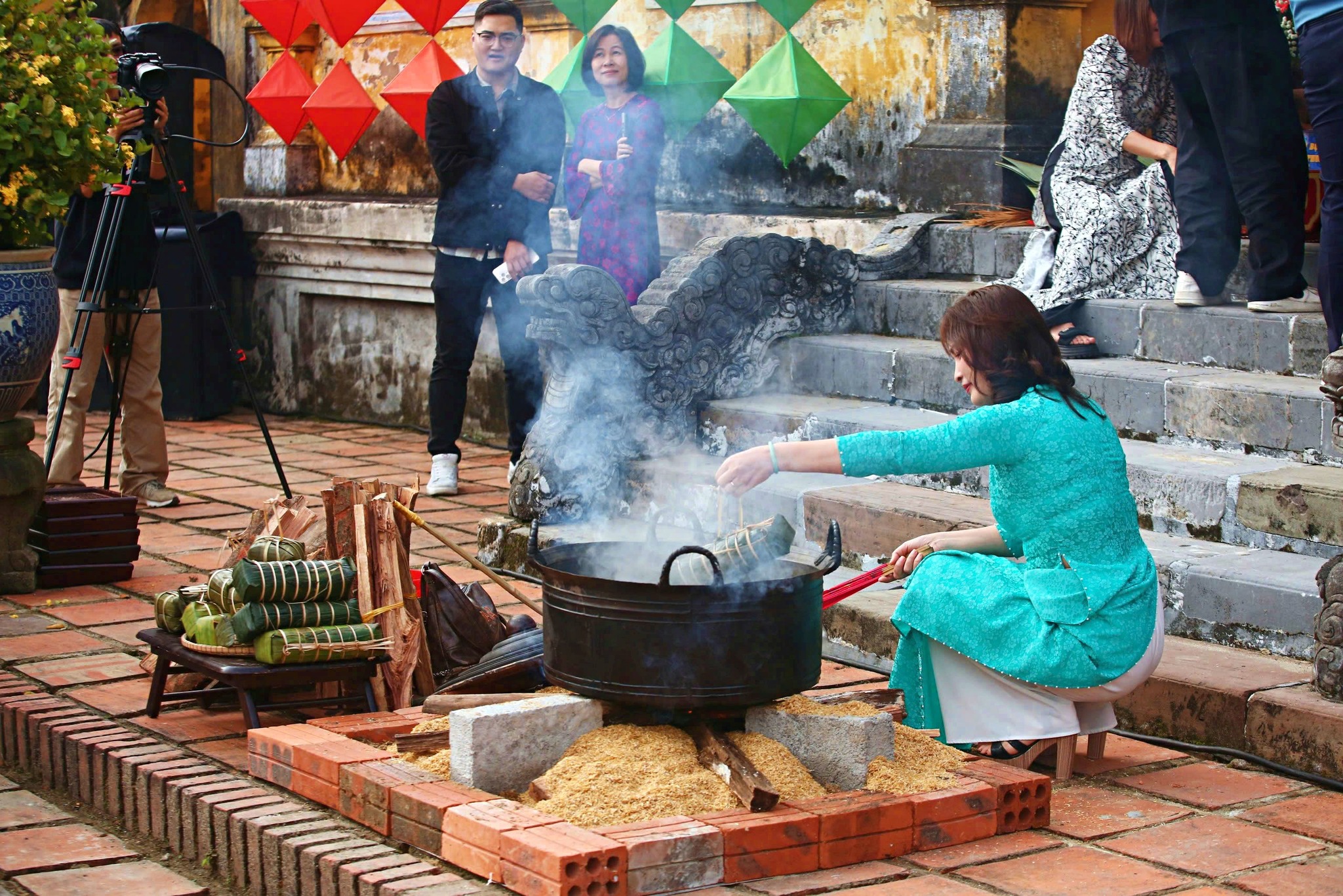 Du khách hứng thú với tết Huế trong Hoàng cung triều Nguyễn- Ảnh 4.