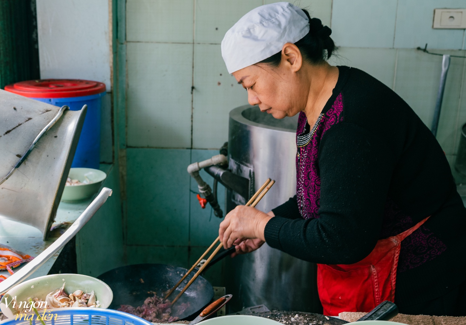 Quán phở không tên, không biển hiệu bán hơn 40 năm: Chỉ bán duy nhất một món, nói không với chanh mà vẫn - Ảnh 2.