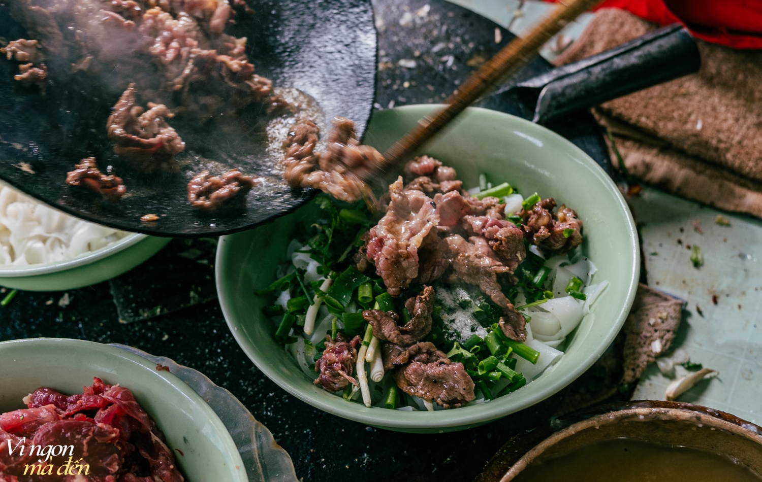 Quán phở không tên, không biển hiệu bán hơn 40 năm: Chỉ bán duy nhất một món, nói không với chanh mà vẫn - Ảnh 10.