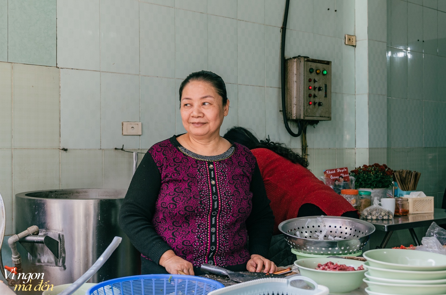 Quán phở không tên, không biển hiệu bán hơn 40 năm: Chỉ bán duy nhất một món, nói không với chanh mà vẫn - Ảnh 15.