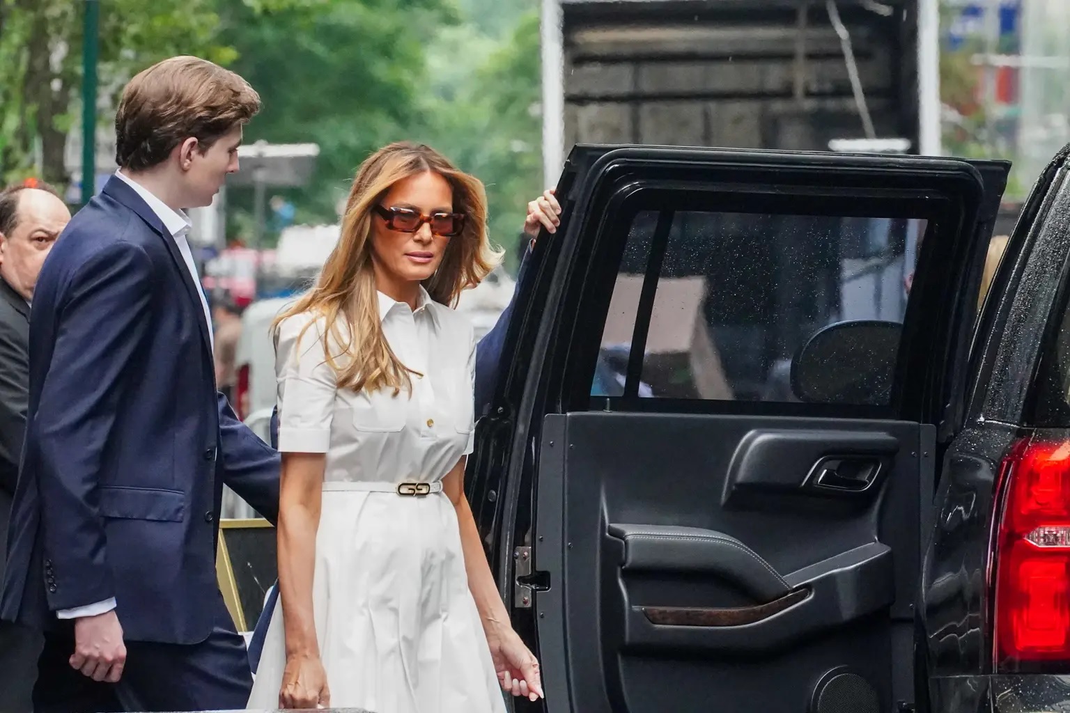 Bà Melania và con trai. Ảnh: Robert Miller