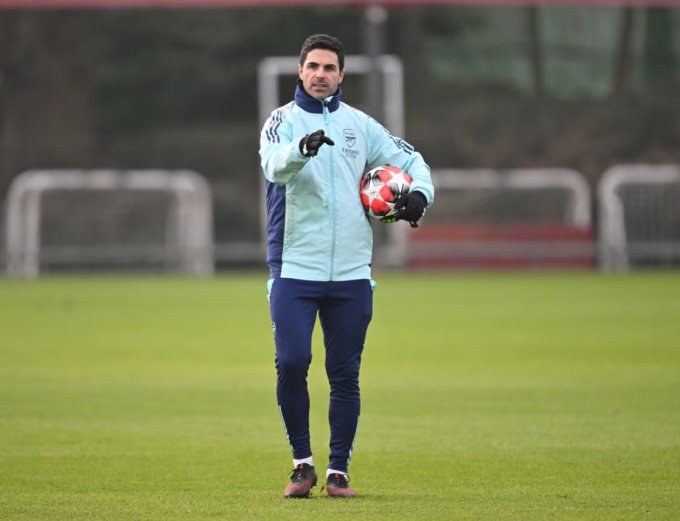 HLV Mikel Arteta trong buổi tập tại trung tâm huấn luyện Sobha Realty ngày 21/1. Ảnh: Arsenal FC