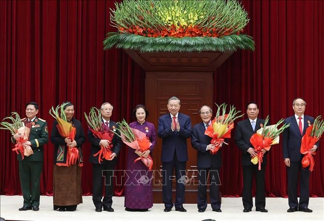 Bộ Chính trị, Ban Bí thư gặp mặt lãnh đạo, nguyên lãnh đạo Đảng, Nhà nước- Ảnh 10.