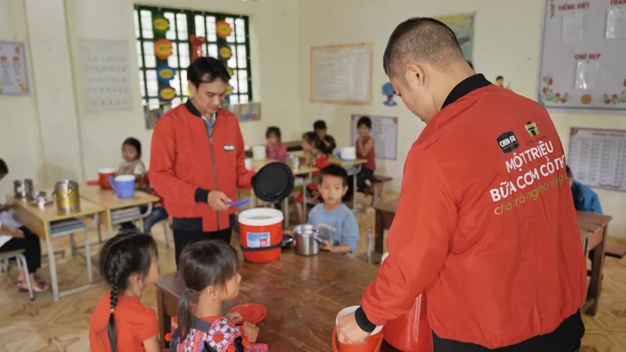 Vinh danh tại WeChoice Awards, dự án vì Việt Nam tôi - "CHIN-SU Một triệu bữa cơm có thịt" tiếp sức trò vùng cao - Ảnh 3.