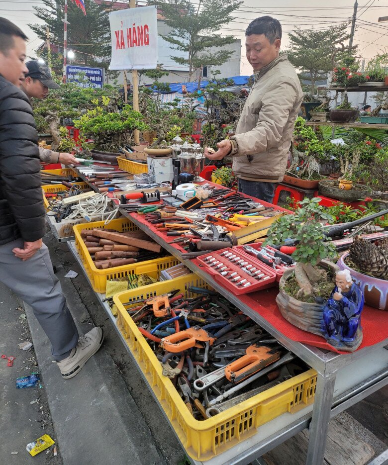 Đầu năm đi chợ nổi tiếng nhất Nam Định, dòng người khắp nơi đổ về, khách mua hàng không được mặc cả vì một lý do - 4