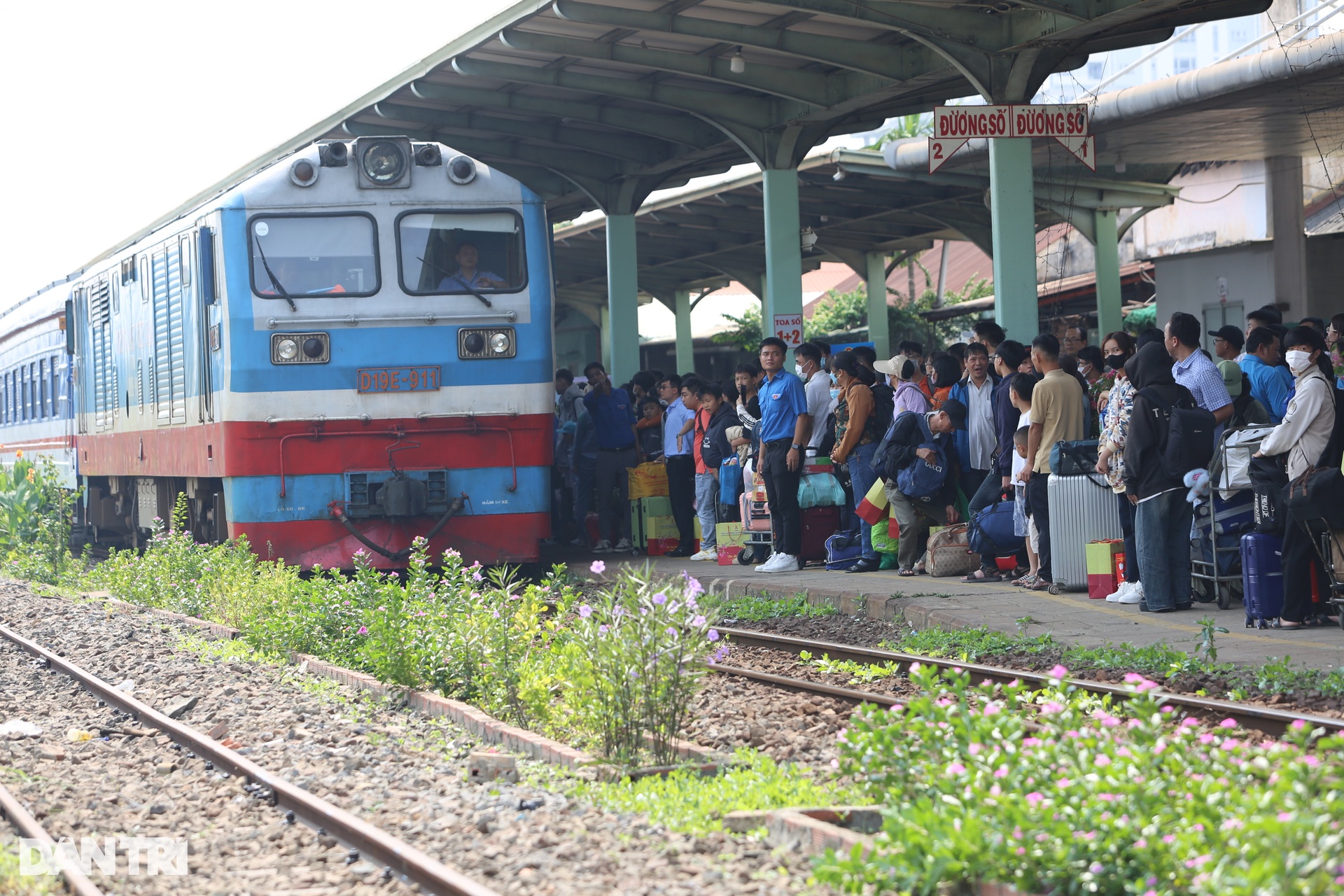 Công nhân khó khăn ở Đồng Nai về quê đón Tết trên chuyến tàu công đoàn - 12