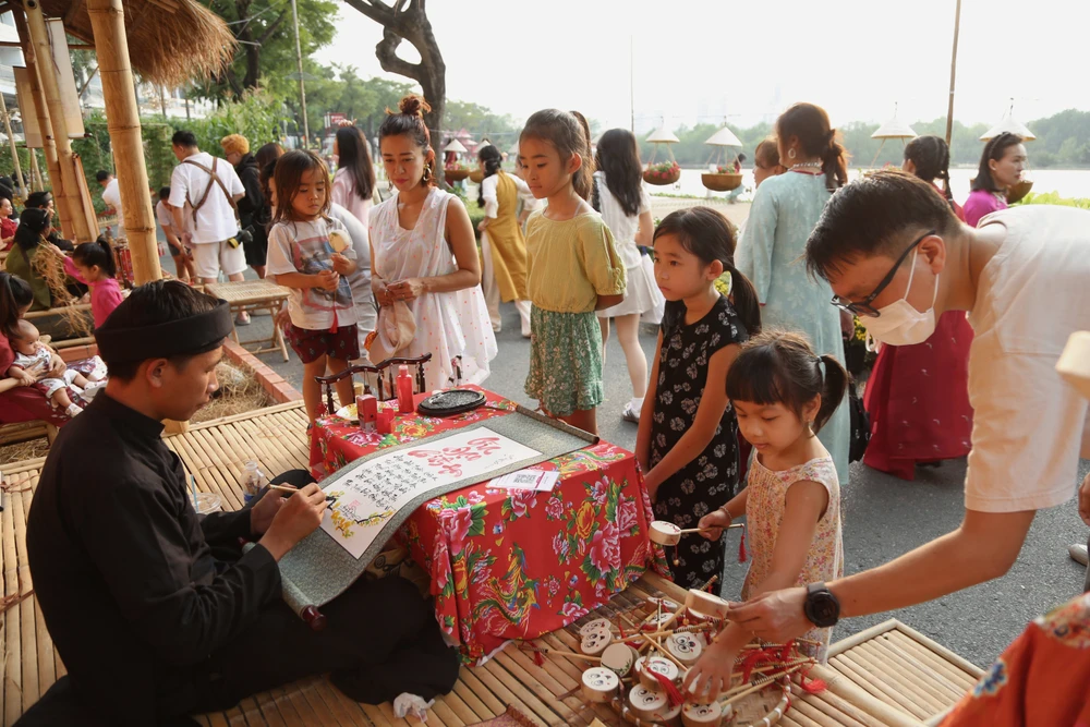 Đường hoa Phú Mỹ Hưng