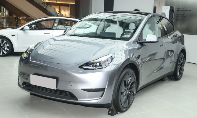 Tesla Model Y tại một điểm bán hàng ở Trung Quốc. Ảnh: smzdm