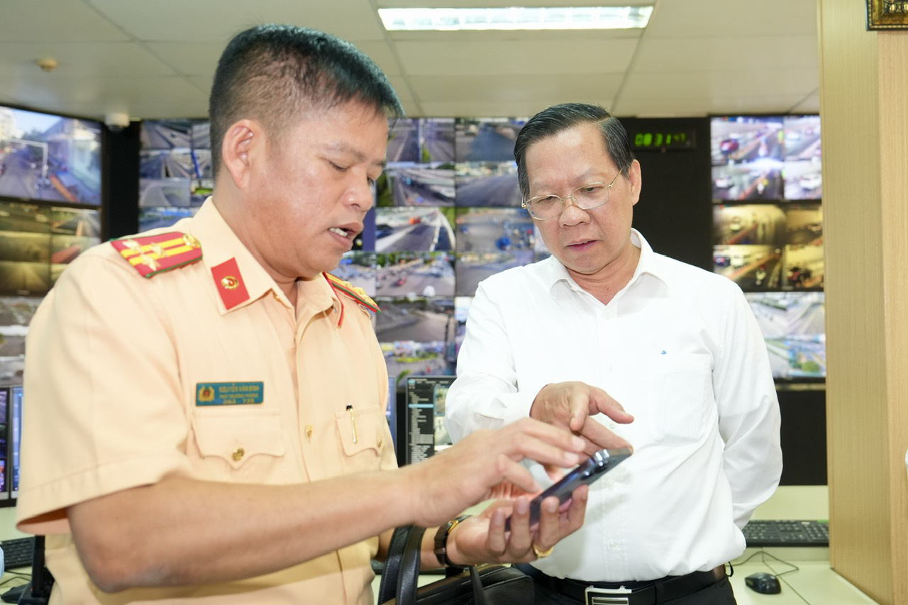 Chủ tịch Phan Văn Mãi: Sớm hoàn thành trung tâm dữ liệu cho giao thông thông minh  - Ảnh 3.