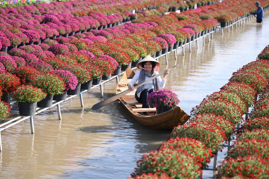 Bán vé ngắm hoa của người khác, anh nông dân thu chục triệu mỗi ngày - 2