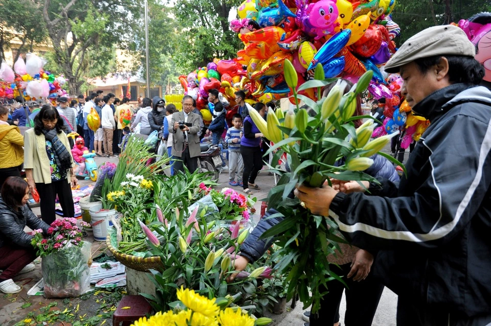 Giữa lòng Hà Nội có phiên chợ hơn trăm tuổi, chỉ họp duy nhất sáng 27 Tết, là chợ làng hiếm hoi còn sót lại - 5