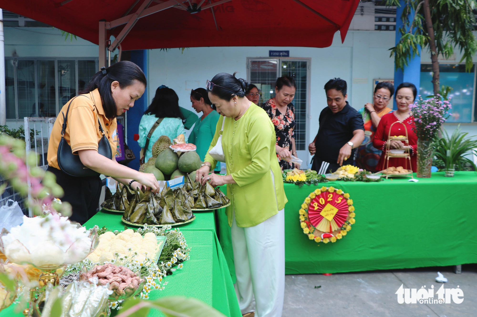 TP.HCM: Bữa cơm “Xuân đoàn kết, Tết nghĩa tình” với hơn 800 người dân tham dự  - Ảnh 2.