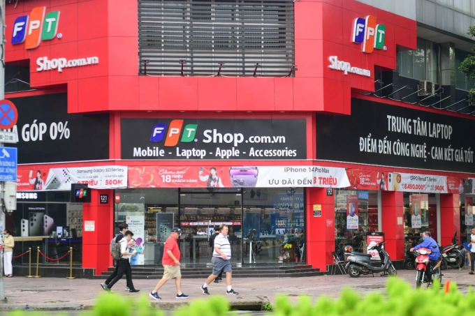 Một cửa hàng FPT Shop mở bán camera SE 2 và SE 2S. Ảnh: FPT