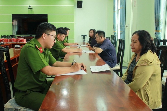 Công an TPHCM: Người dân về quê đón Tết cần quan hệ gắn bó với hàng xóm - 2