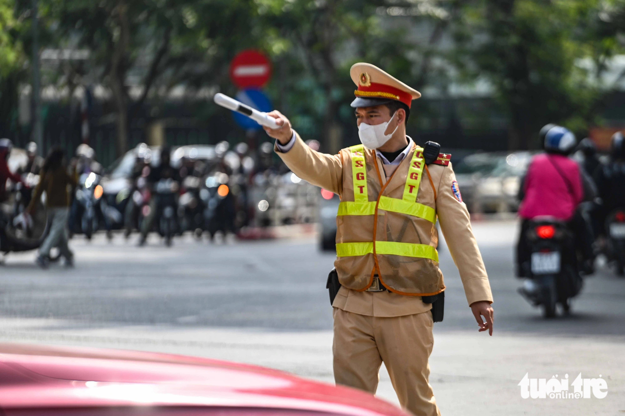 Người Hà Nội ùn ùn rời thành phố đi du xuân,  - Ảnh 17.