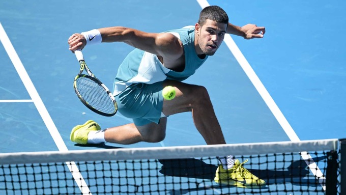 Alcaraz trong trận gặp Jack Draper, ở vòng bốn Australia Mở rộng hôm 19/1 trên sân Rod Laver, Melbourne. Ảnh: ATP