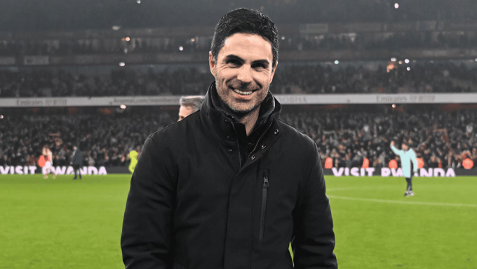 HLV Mikel Arteta vui mừng sau trận Arsenal thắng Tottenham 2-1 trên sân Emirates, London, Anh ngày 15/1. Ảnh: Arsenal FC