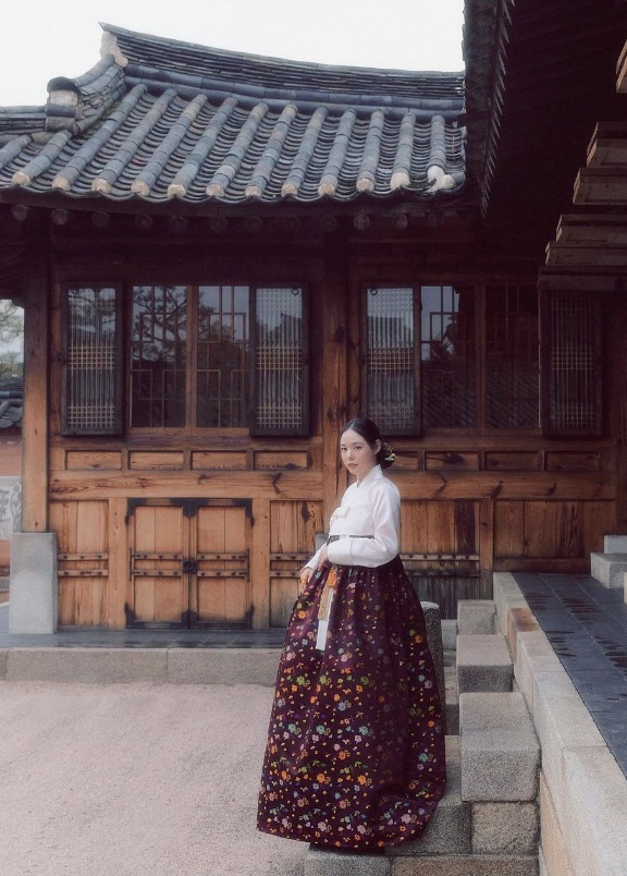 Bà xã Taeyang tung loạt ảnh Hanbok, fan chỉ dán mắt vào 1 chi tiết được gọi là đẹp nhất Hàn Quốc- Ảnh 1.