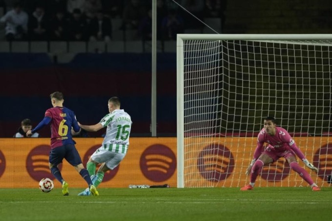 Gavi mở tỷ số trận Barca 5-1 Betis tối 15/1. Ảnh: EFE