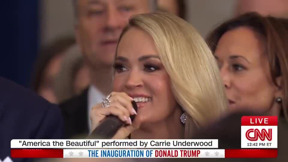 Carrie Underwood xử lý lỗi âm thanh