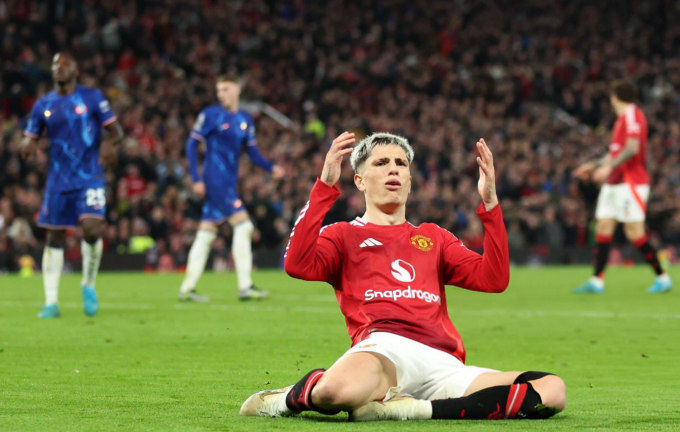 Alejandro Garnacho tiếc nuối trong trận Man Utd hòa Chelsea 1-1 trên sân Old Trafford, Manchester, Anh ngày 3/11/2024. Ảnh: Yahoo Sports