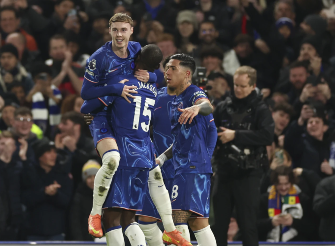 Cole Palmer mừng bàn mở tỷ số trong trận Chelsea hòa Bournemouth 2-2 trên sân Stamford Bridge, London, Anh ngày 14/1. Ảnh: AP