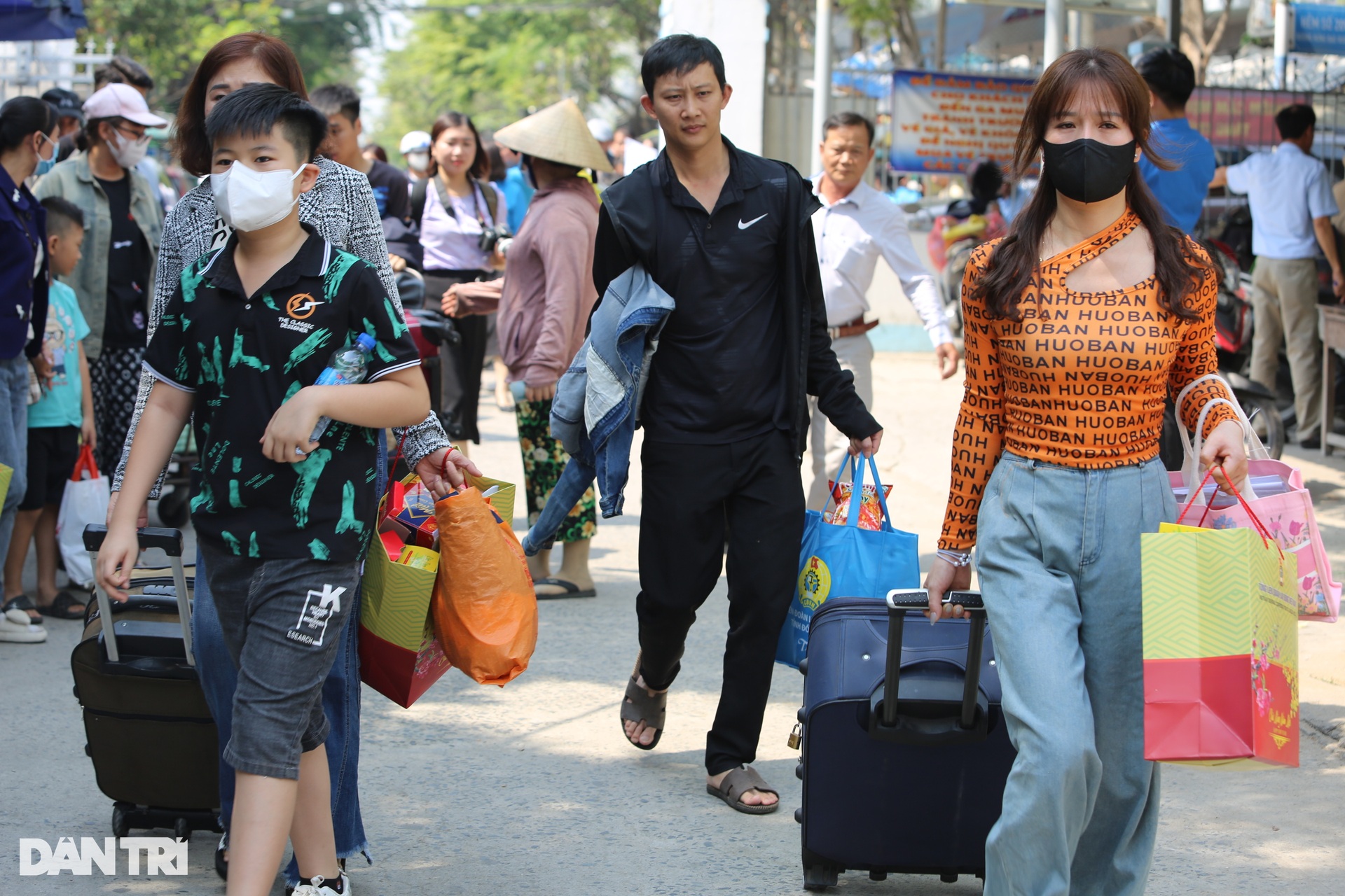 Công nhân khó khăn ở Đồng Nai về quê đón Tết trên chuyến tàu công đoàn - 1