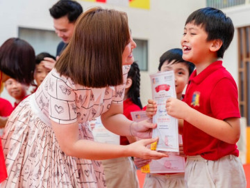 Kiều nữ Ngọc Lan nhận trái ngọt sau 5 năm ly hôn, giải nghệ vẫn được lên sân khấu nhờ con trai Thanh Bình