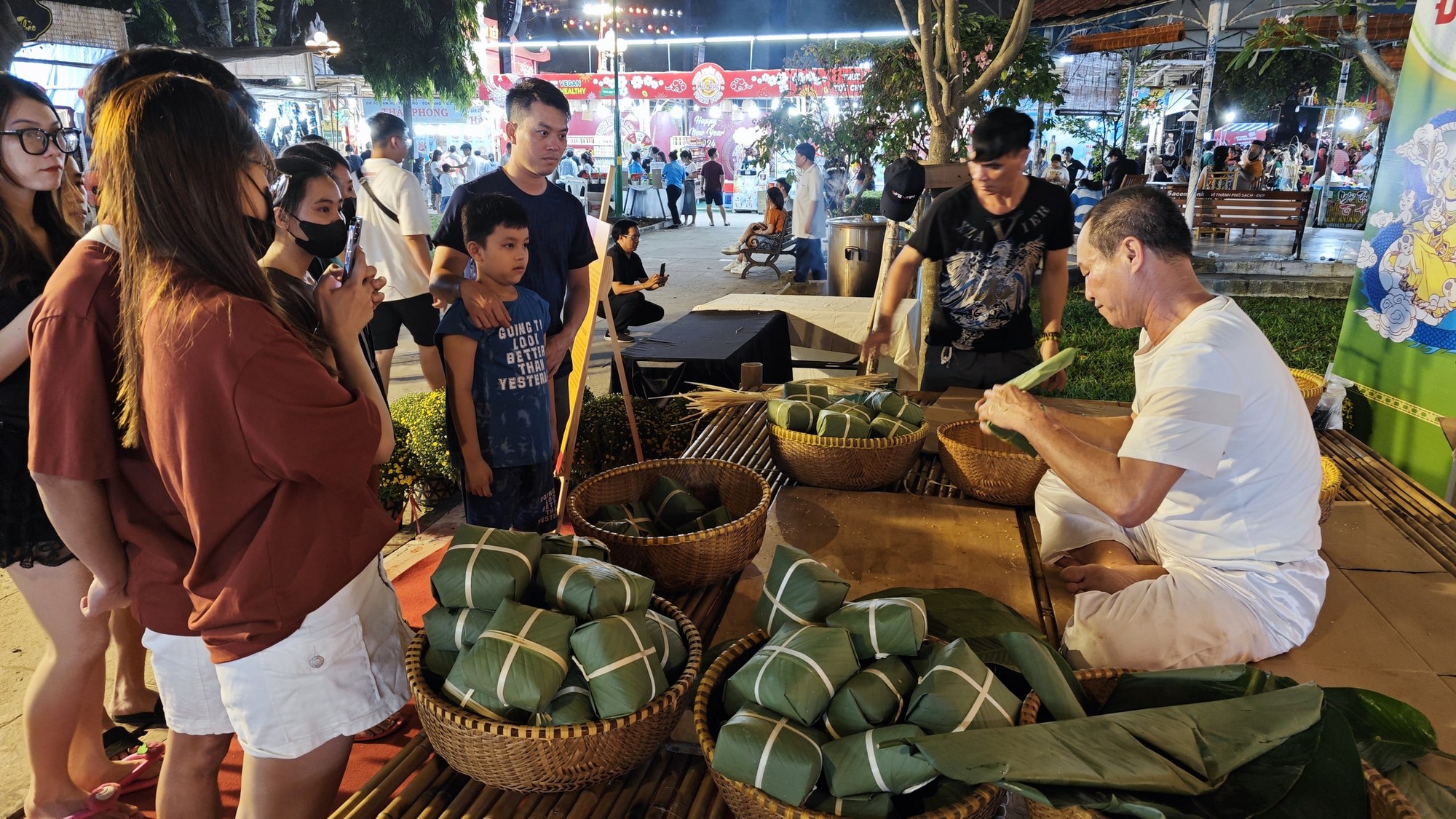 Nói thật: Đừng dại mua bánh chưng Tết khi thấy 3 dấu hiệu này, ăn vào cả nhà mắc bệnh- Ảnh 1.