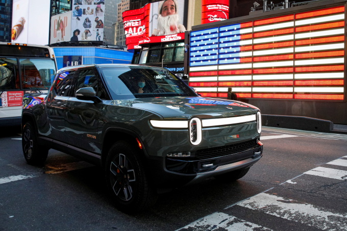 Xe bán tải Rivian R1T tại Quảng trường Thời đại, New York năm 2021. Ảnh: Reuters