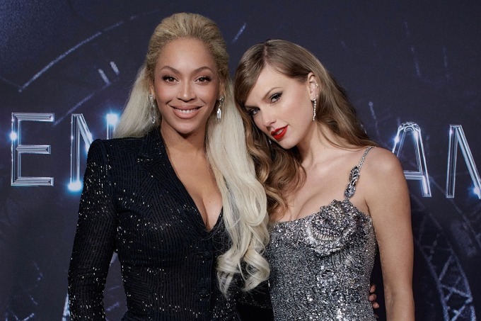 Beyoncé (trái) và Taylor Swift được đánh giá là hai ứng viên tiềm năng cho giải Album của năm. Ảnh: Mason Poole