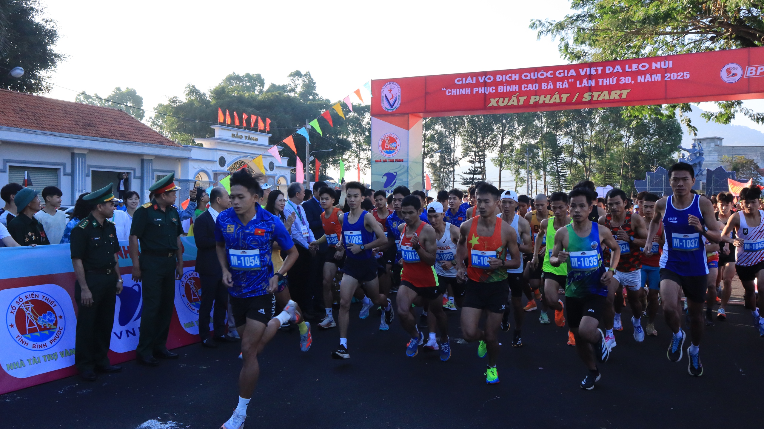 Hoàng Nguyên Thanh lần thứ 9 chinh phục danh hiệu 'vua leo núi' Bà Rá- Ảnh 1.