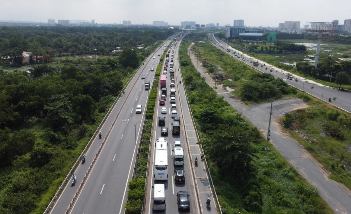 Kiến nghị dùng vốn đầu tư công để mở rộng cao tốc TP.HCM - Long Thành - Dầu Giây - Ảnh 1.