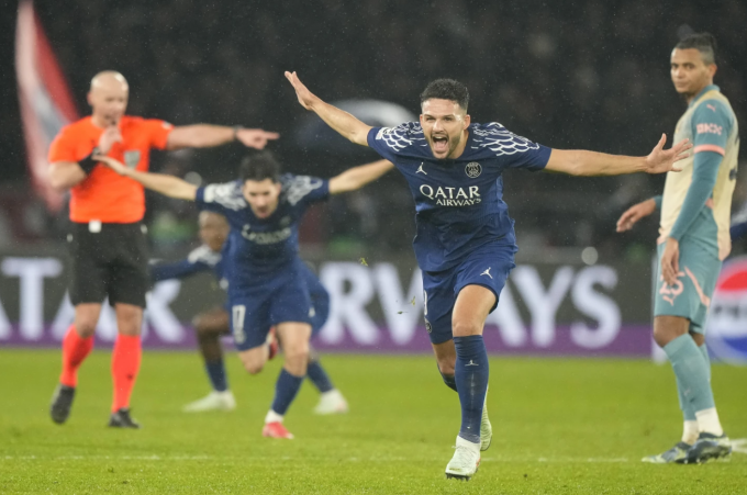 Goncalo Ramos mừng bàn ấn định tỷ số trong trận PSG thắng Man City 4-2 trên sân Parc des Princes, Paris, Pháp ngày 22/1. Ảnh: AP