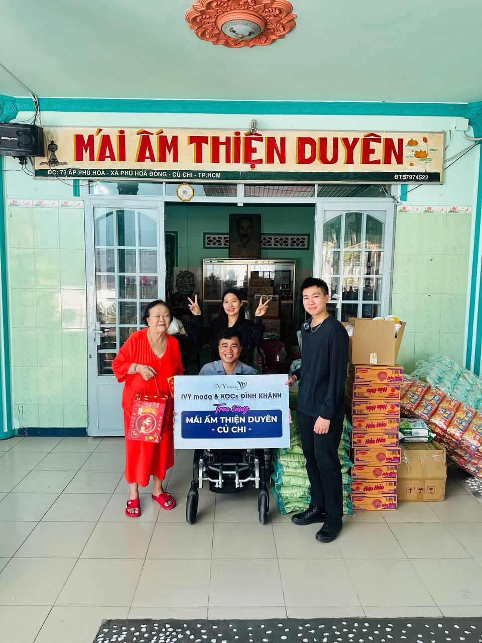 CEO IVY moda Vũ Linh và Kols Tô Đình Khánh trao quà từ thiện: “Muốn lan tỏa điều tích cực tới cộng đồng”- Ảnh 1.