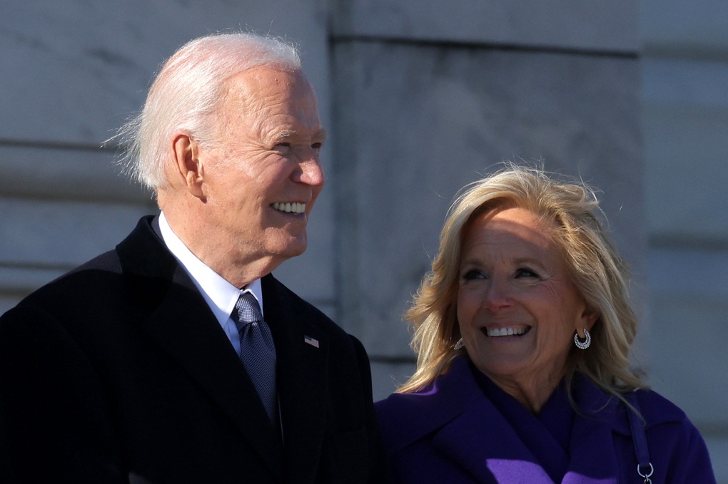 Ông Biden ân xá cho 5 thành viên gia đình vào phút chót - 1