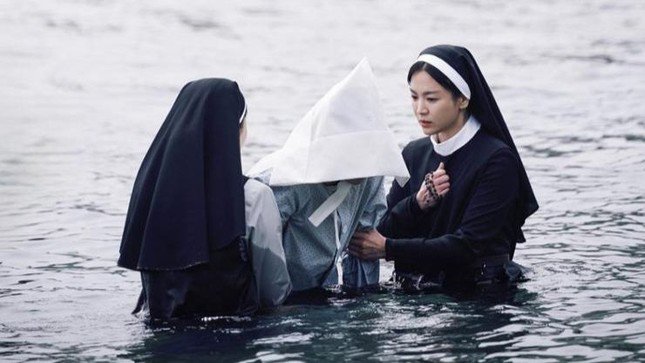 Tạo hình trong "Dark Nuns" của Song Hye Kyo.