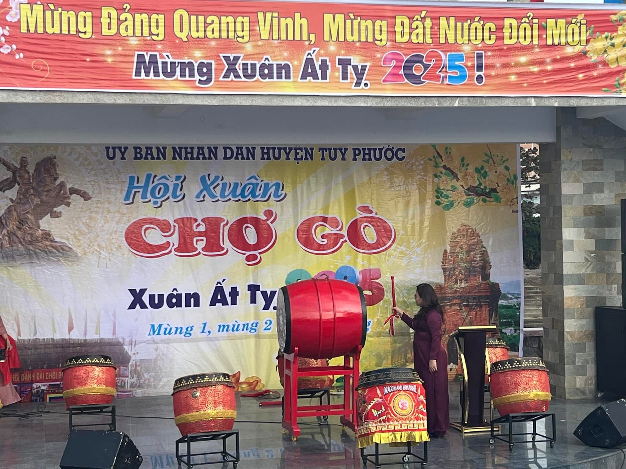 Phiên chợ không nói thách, trả giá, mỗi năm chỉ mở vào mùng 1 Tết- Ảnh 1.